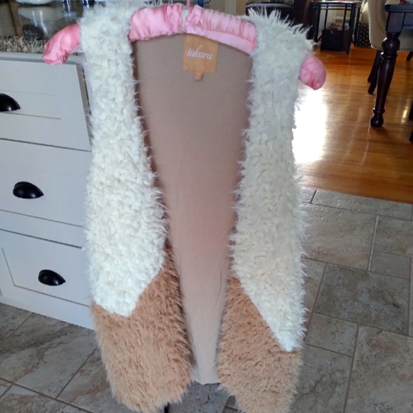 Faux Fur Vest - Picture 1 of 5